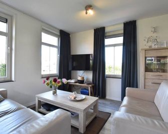 Holiday Home in Breskens near Beach - Breskens - Huiskamer