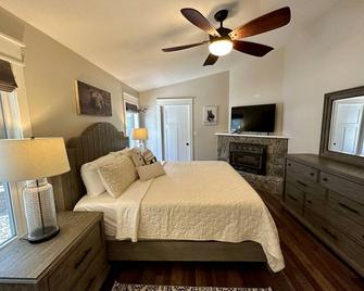 Seasonal Rental: Leave your gear & come up every weekend for an entire season! - Blowing Rock - Bedroom