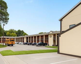 Country Host Inn - Franklin - Gebouw