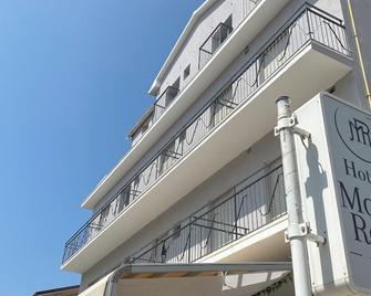 Viale Lazzaro Papi - Torre Pedrera - Building