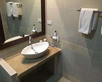Mango Valley Hotel 2 - Subic - Baño