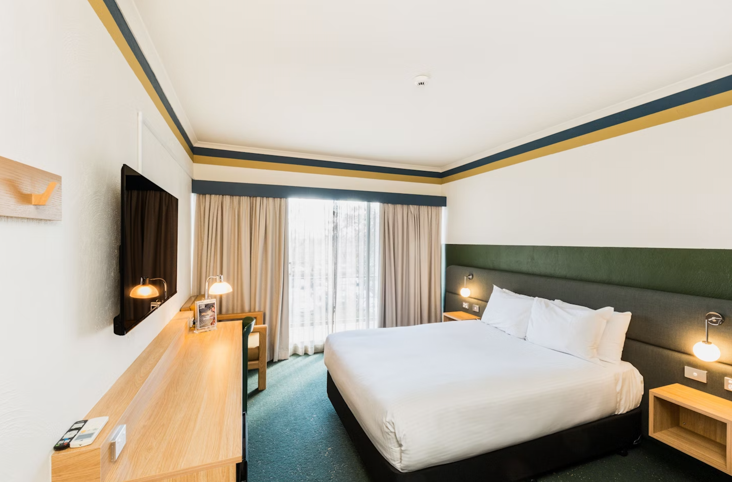 Statesman Hotel thumbnail 3