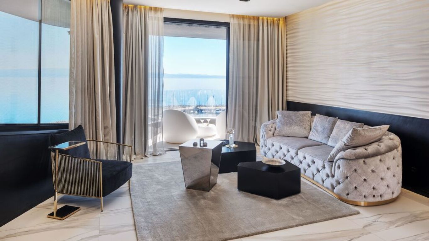 Posh Residence Luxury Suites