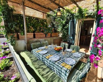 Near the sea big panoramic house 2 terraces in lovely village - Magliano in Toscana - Binnenhof