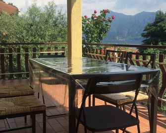 Luz House - Tavernola Bergamasca - Balcony