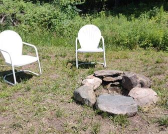 Serene country cabins 6 in the heart of Vermont - Hyde Park - Patio