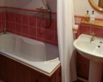 The Castle Arms Inn - Bedale - Bathroom