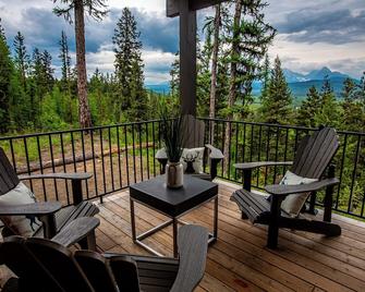 One of a kind views of Glacier National Park! Summit Cabin at Thunderbird Ridge. - Polebridge - Balcony