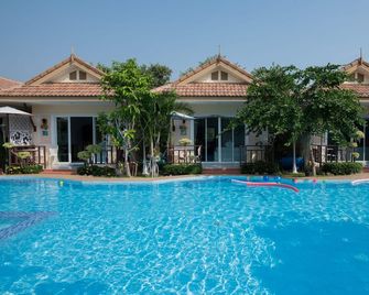 Charm Resort Cha-am - Cha-am - Piscina