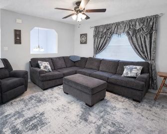 3 Bedroom Home in quiet community close to Douglas & Cherokee Lakes/Dollywood! - Dandridge - Huiskamer
