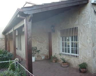 Casa de Campo de 3 habitaciones - Suipacha - Outdoor view
