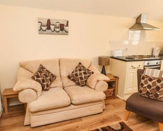 Cherry Pips - Louth - Living room