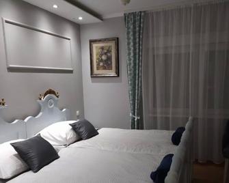 Villa Lucia - Apartments&Rooms - Slavonski Brod - Bedroom