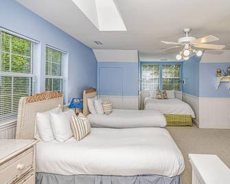 Dive into fun at our Community Pool & explore the forest with 2 Golf Carts! - Bald Head Island - Habitación