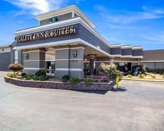 Quality Inn & Suites Kansas City - Independence I-70 East - Independence - Edificio
