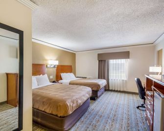 Quality Inn & Suites Kansas City - Independence I-70 East - Independence - Camera da letto