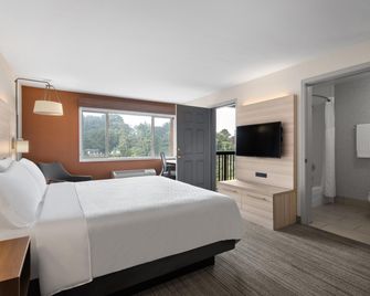 Holiday Inn Express Fort Bragg By IHG - Fort Bragg - Habitación