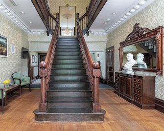Northop Hall Hotel - Mold - Stairs