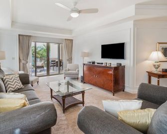 Captivating Private Condo Steps Away From 7 Mile Beach, At The Ritz-Carlton - West Bay - Σαλόνι