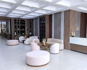 Khas Palu Hotel - Palu - Ingresso