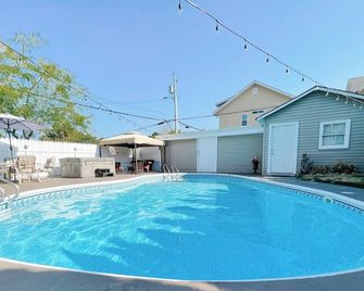 Peach City Retreat w/ Pool and Hot Tub - Penticton - Pool