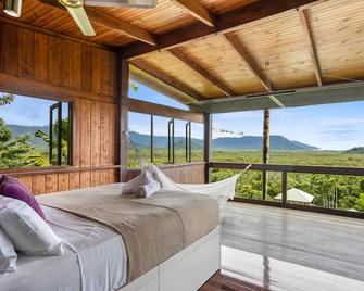 Daintree Holiday Homes - La Vista - Ocean Views With Private Pool & Jet Spa - Cow Bay - Schlafzimmer