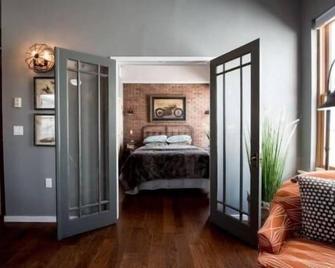 1-Of-A-KIND cozy condo with rooftop access in downtown ABQ - Albuquerque