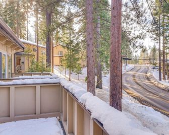 1 Mi to Diamond Peak Ski Resort Forest-View Condo - Incline Village - Balcony