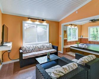 New Ownr Specl - Hilltop Oasis W/ Hottub+sauna-Close To Wis Dells & Baraboo! - Portage - Obývací pokoj