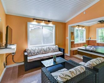 New Ownr Specl - Hilltop Oasis W/ Hottub+sauna-Close To Wis Dells & Baraboo! - Portage - Sala de estar