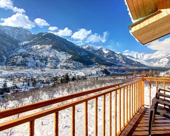 Hotel Mountain Face by Snow City Hotels - Manali - Μπαλκόνι