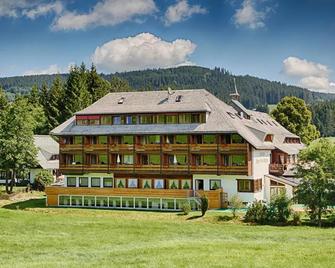 Kaisers Tanne - Premium Alles Inklusive Hotel - Breitnau - Building