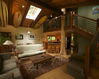 Tofino Surf Cabin - Tofino - Salon