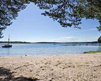 Archipelago house near the sea on Djurö - Djurhamn - Playa