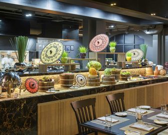 Mercure Yangon Kaba Aye - יאנגון - בופה