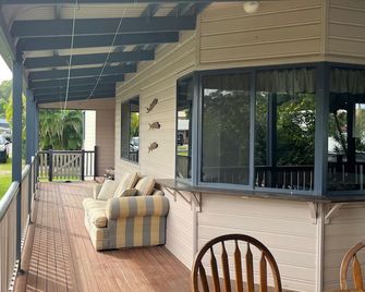 Cooloola Cottage Rainbow Beach - Rainbow Beach - Balcony
