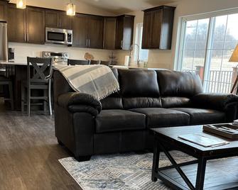 Beautiful, newly built 3rd floor Townhouse in historic Elkhart Lake, WI. - Plymouth - Wohnzimmer