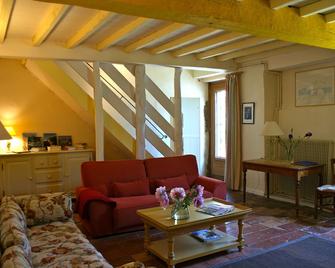 Luxurious Stone Farmhouse Nr Albi, Private Pool, Huge Park, Close Amenities - Réalmont - Sala de estar