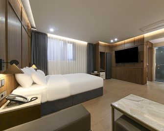 Brown Dot Hotel Mokpo Peace Square Branch - Mokpo - Bedroom