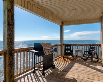 West Beach - Newly Remodeled 4 Bedroom Gulf-Front Beachhouse On Quiet West End O - Dauphin Island - Balcón