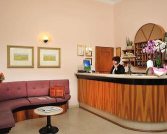 Hotel Bel Sit - Senigallia - Front desk