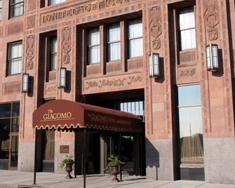 Cozy 1-bedroom condo in fabulous Niagara Falls - Niagara Falls - Building