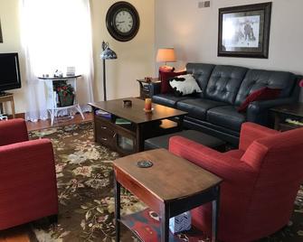 Holy Cow! Guest Haus In The Heart Of New Glarus - New Glarus - Sala de estar