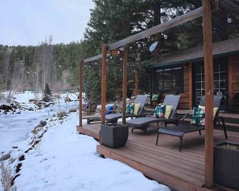 River Bend Mountain Retreat - Lyons - Patio