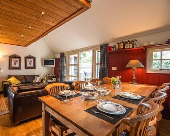 Farmhouse in Balkbrug with Sauna - Balkbrug - Dining room