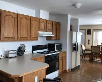 Lakeside Snowmobile - Ski Villa, 4br 2ba, Sleeps 10 - Presque Isle - Kitchen