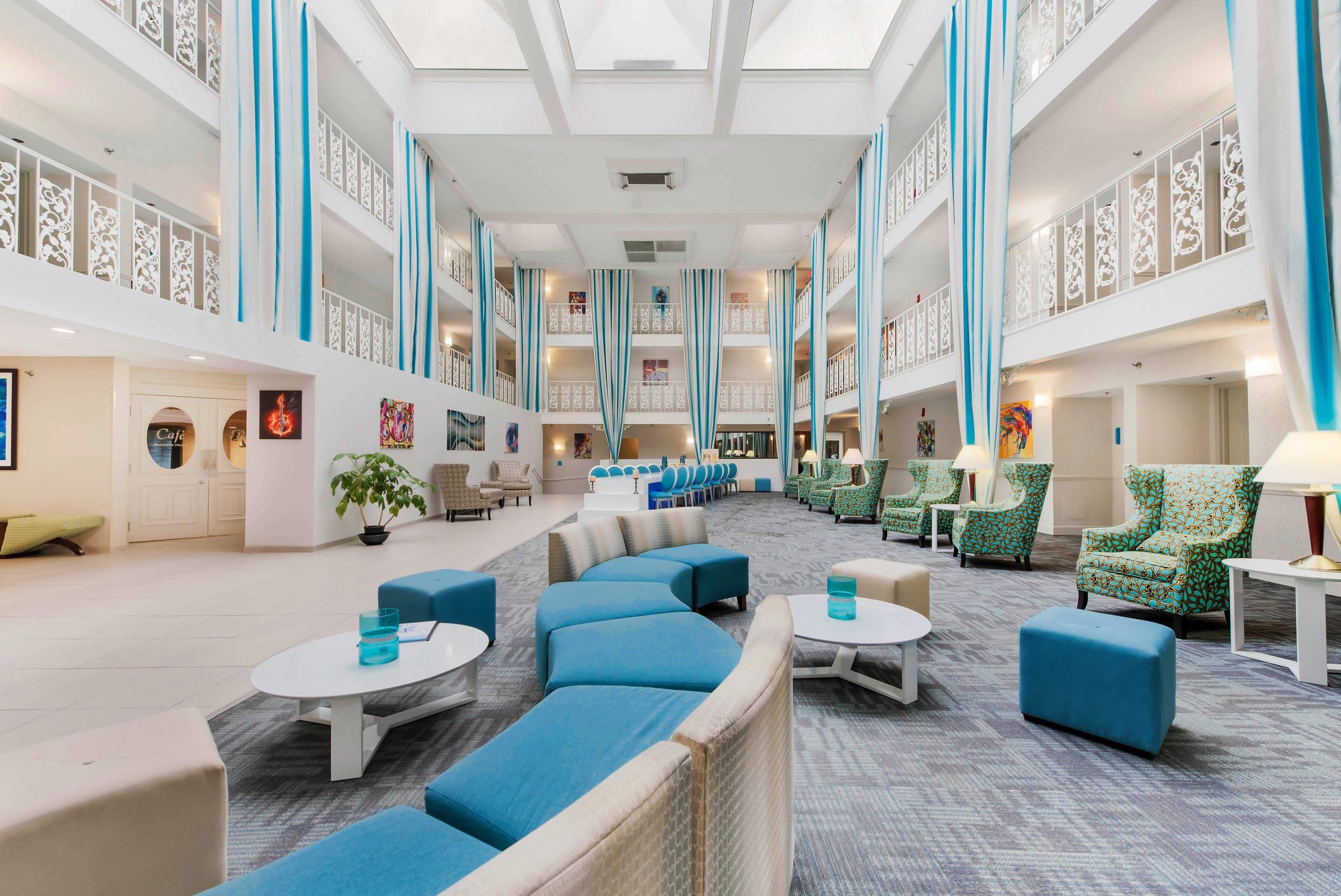 The Blu Hotel Blue Ash Cincinnati, an Ascend Collection Hotel - Sharonville - Lobby