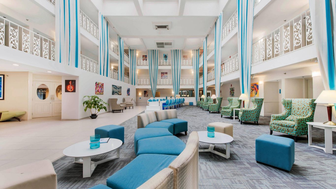 The Blu Hotel Blue Ash Cincinnati, an Ascend Collection Hotel