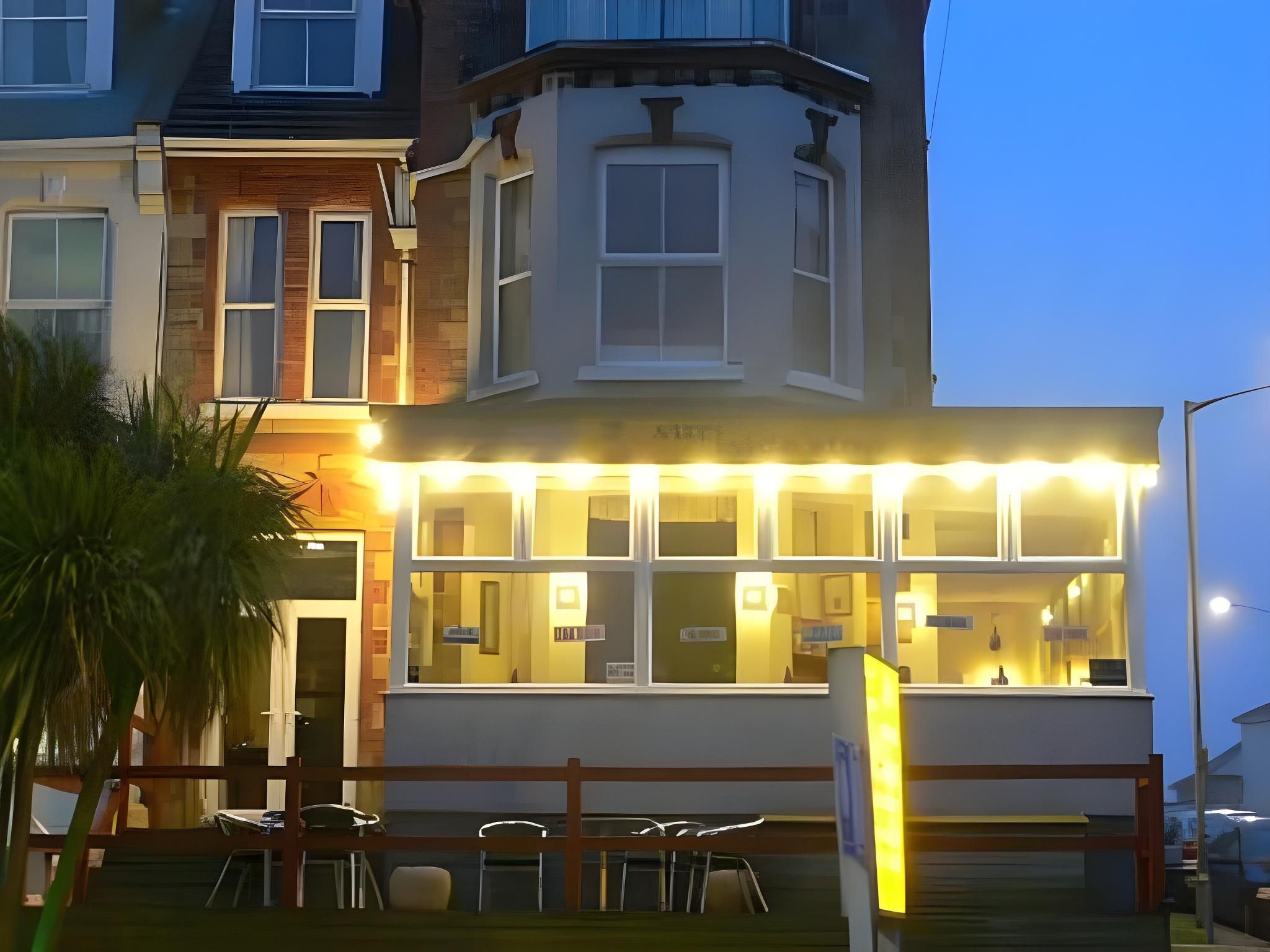 Surfside Stop Guest House - ניוקי - בניין