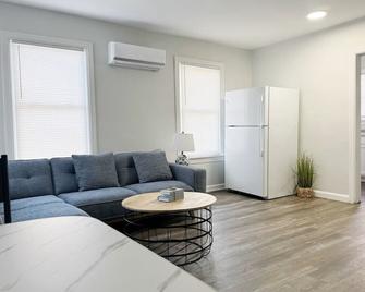 Riverside Retreat Apartments - Evansville - Living room